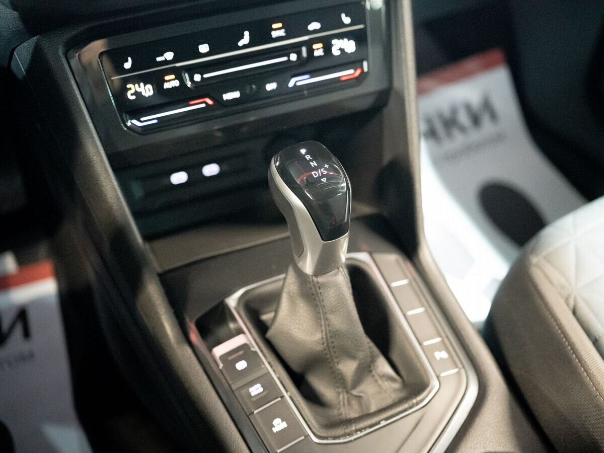 Volkswagen Tiguan 2021 - фото автомобиля