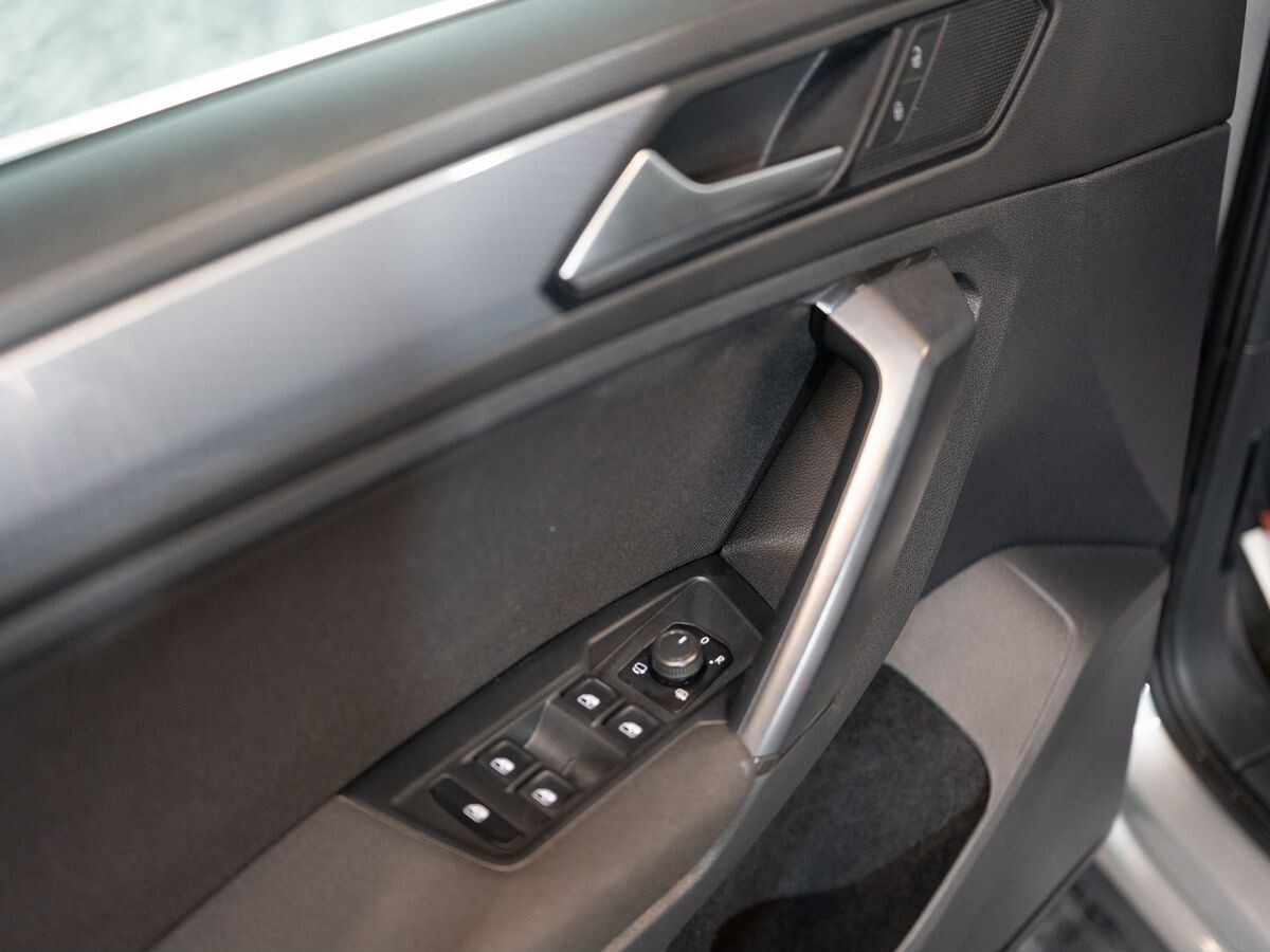 Volkswagen Tiguan 2021 - фото автомобиля