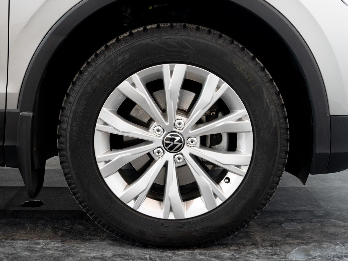 Volkswagen Tiguan 2021 - фото автомобиля