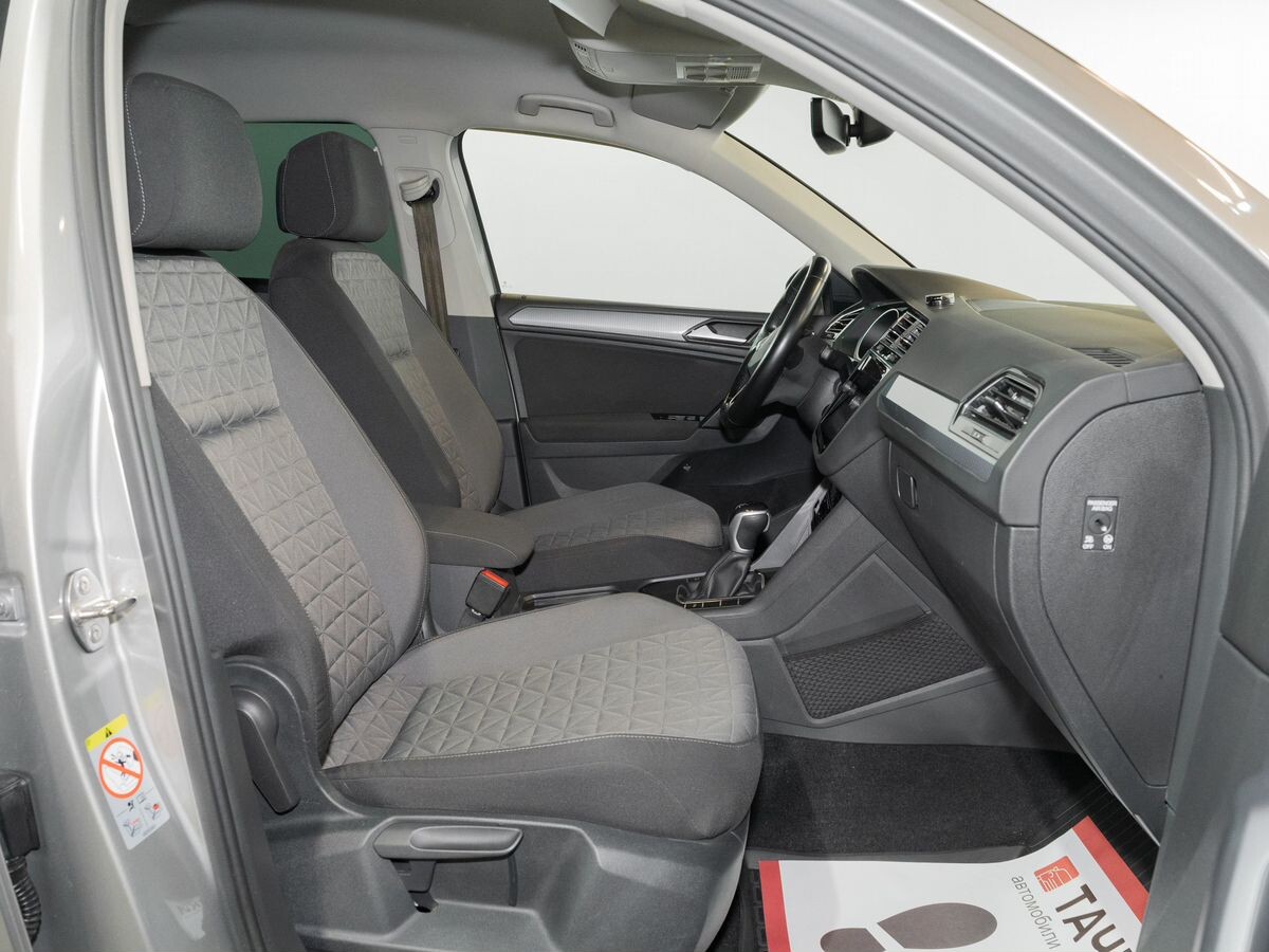 Volkswagen Tiguan 2021 - фото автомобиля