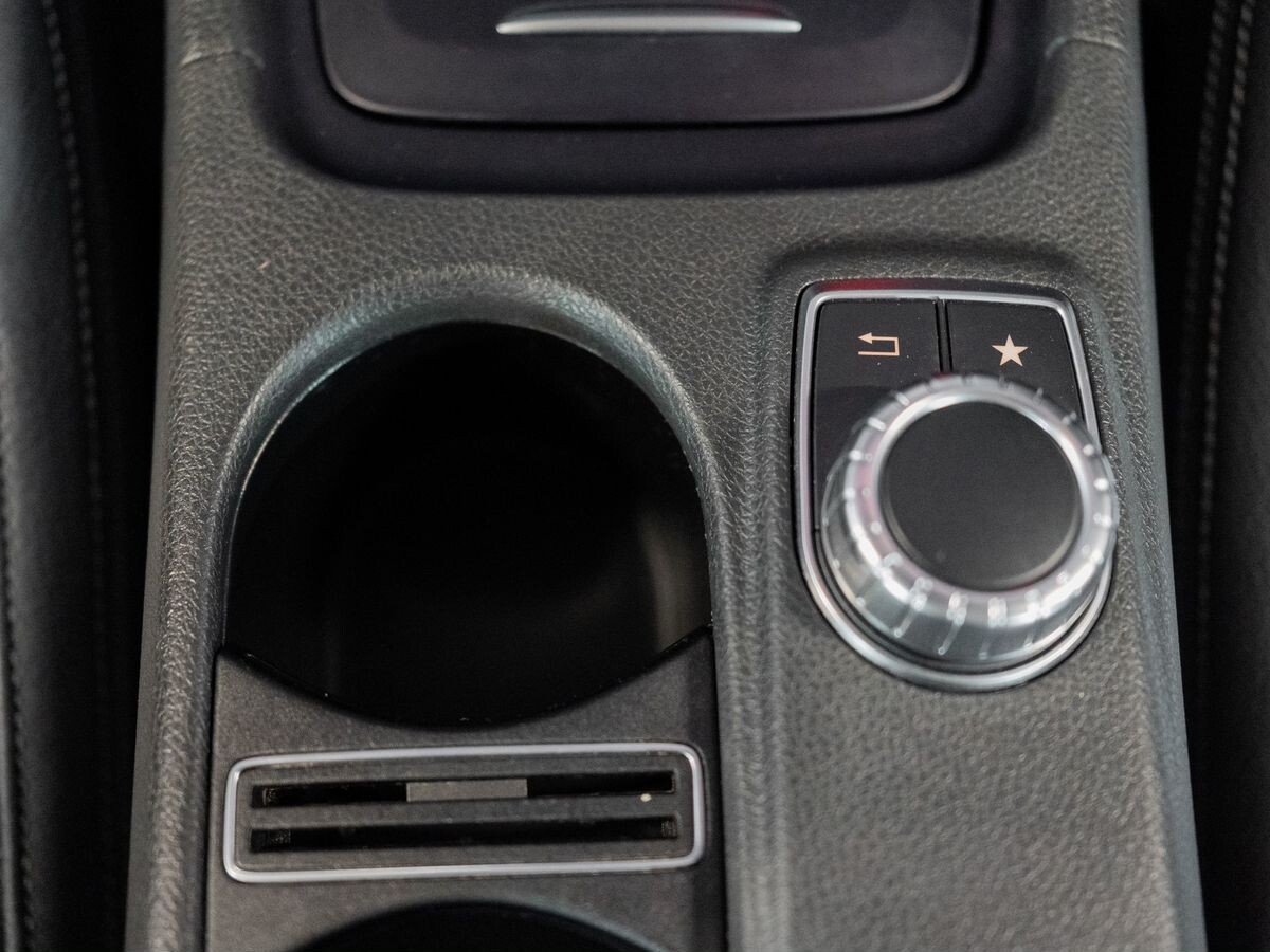 Mercedes-Benz GLA 2016 - фото автомобиля