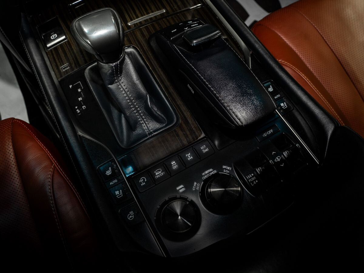 Lexus LX 2015 - фото автомобиля