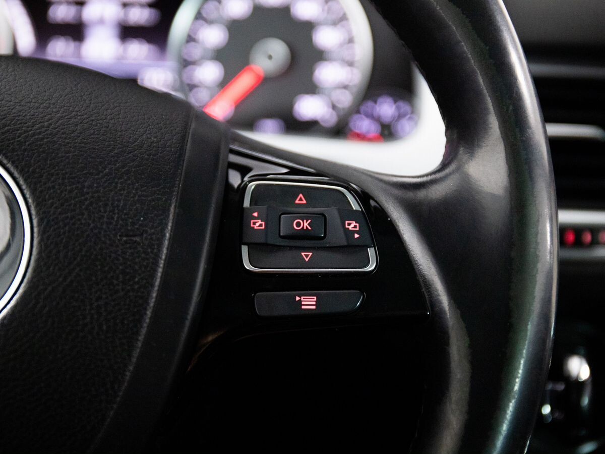 Volkswagen Touareg 2013 - фото автомобиля