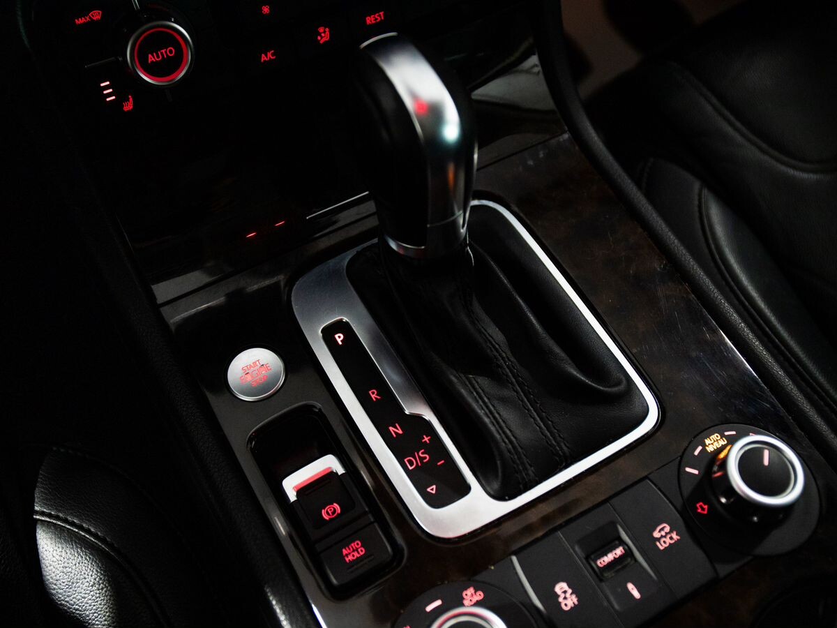 Volkswagen Touareg 2013 - фото автомобиля