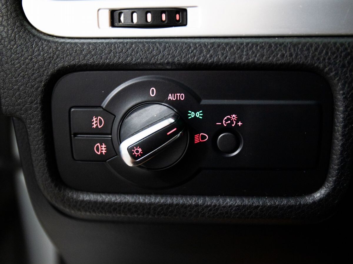 Volkswagen Touareg 2013 - фото автомобиля