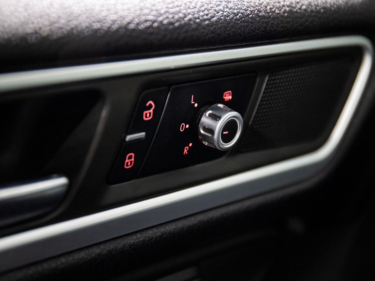 Volkswagen Touareg 2013 - фото автомобиля