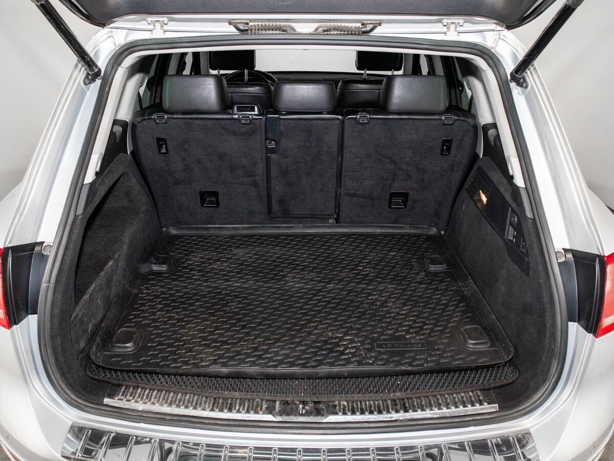 Volkswagen Touareg 2013 - фото автомобиля