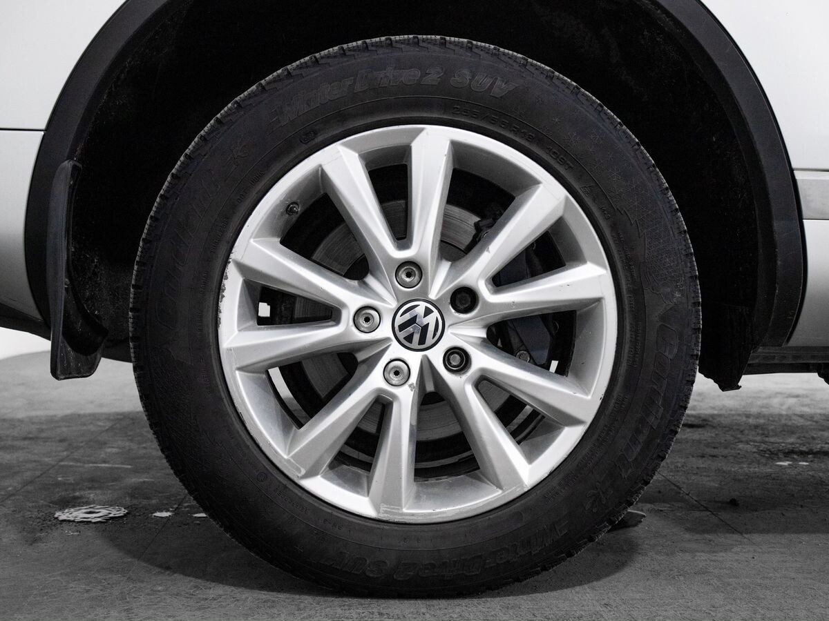 Volkswagen Touareg 2013 - фото автомобиля