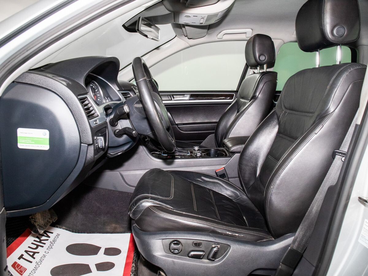 Volkswagen Touareg 2013 - фото автомобиля