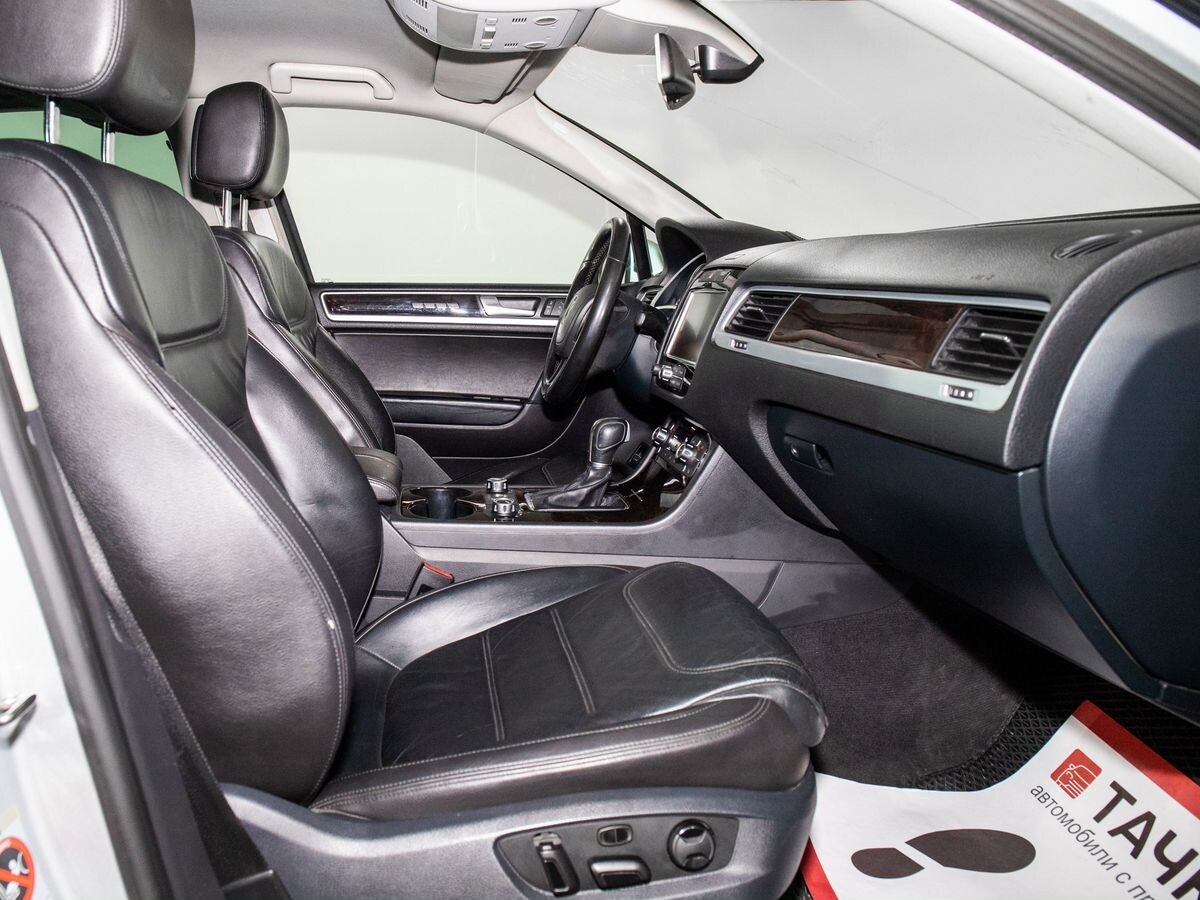 Volkswagen Touareg 2013 - фото автомобиля