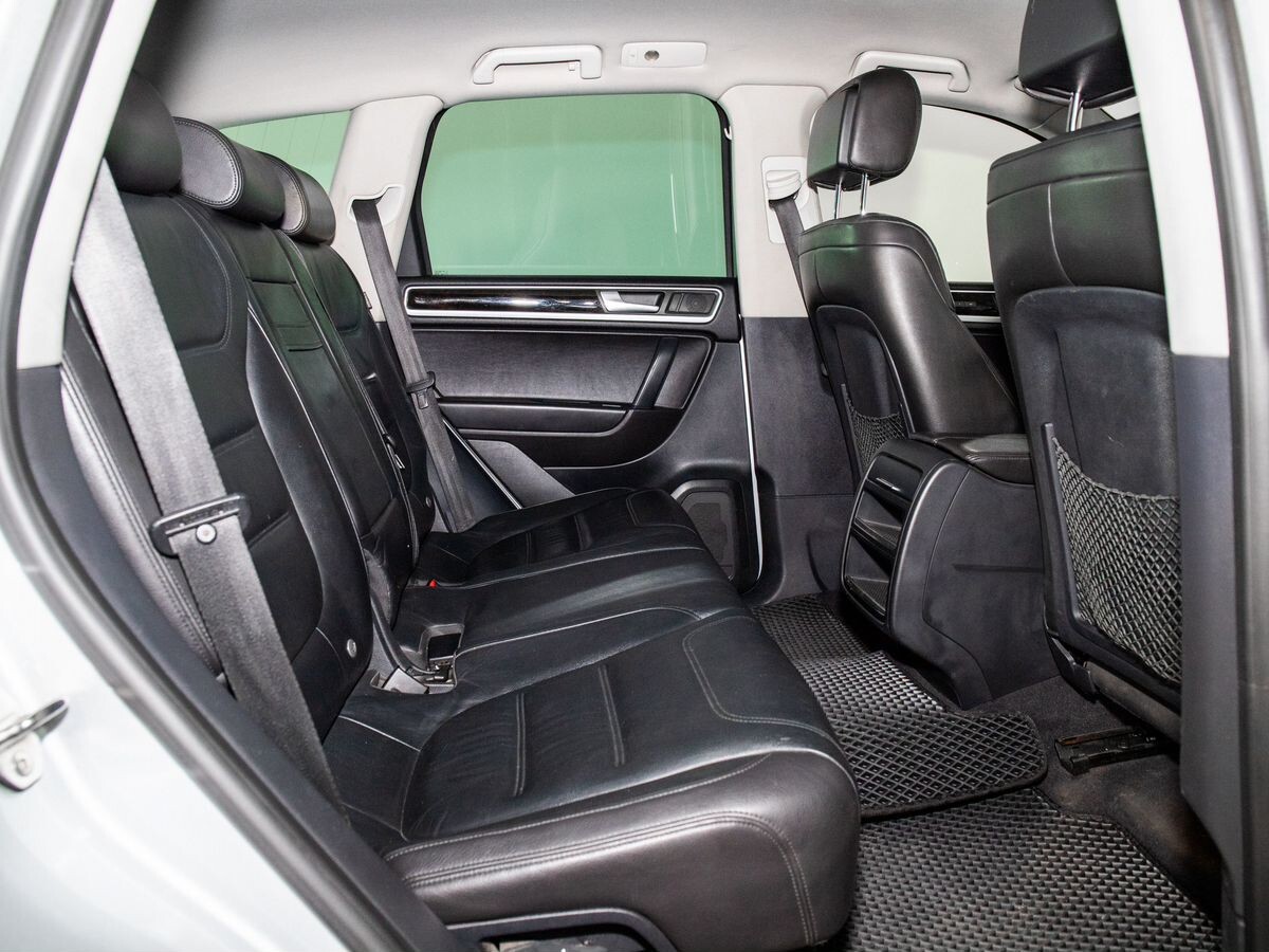 Volkswagen Touareg 2013 - фото автомобиля