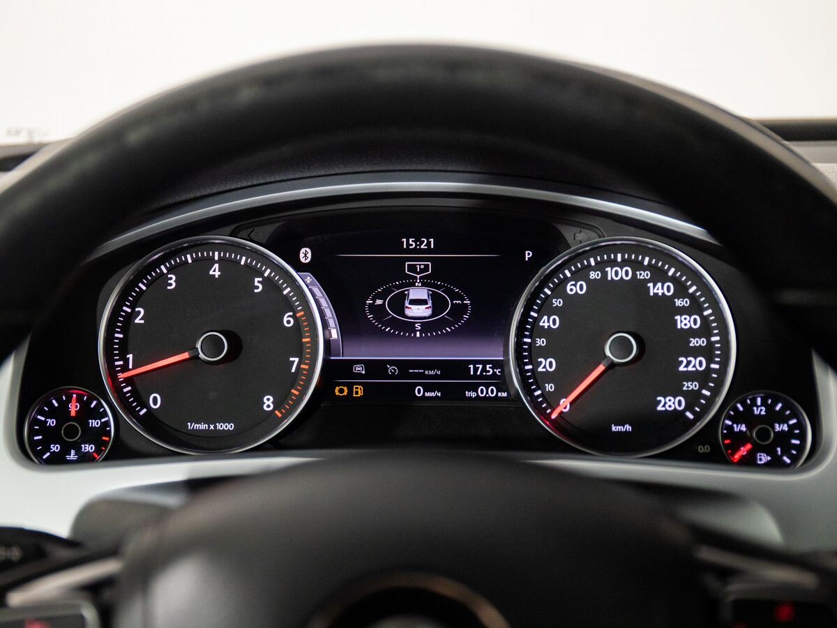 Volkswagen Touareg 2013 - фото автомобиля