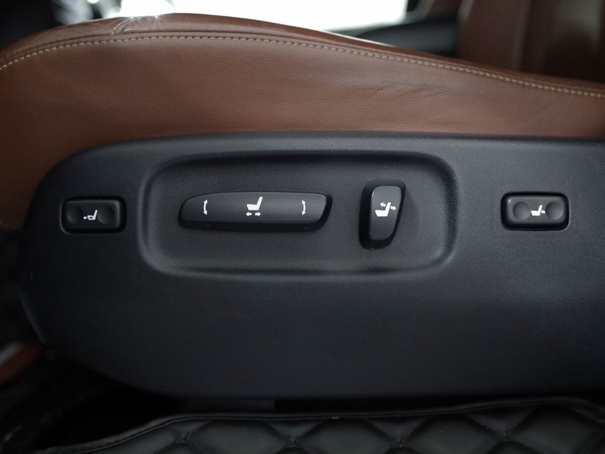 Lexus LX 2016 - фото автомобиля