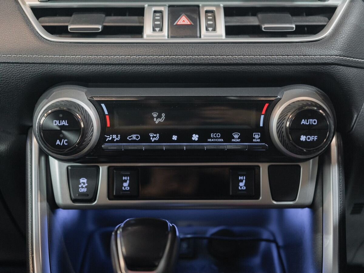 Toyota RAV4 2020 - фото автомобиля