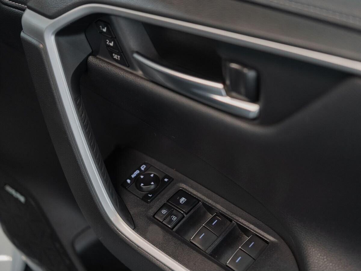 Toyota RAV4 2020 - фото автомобиля