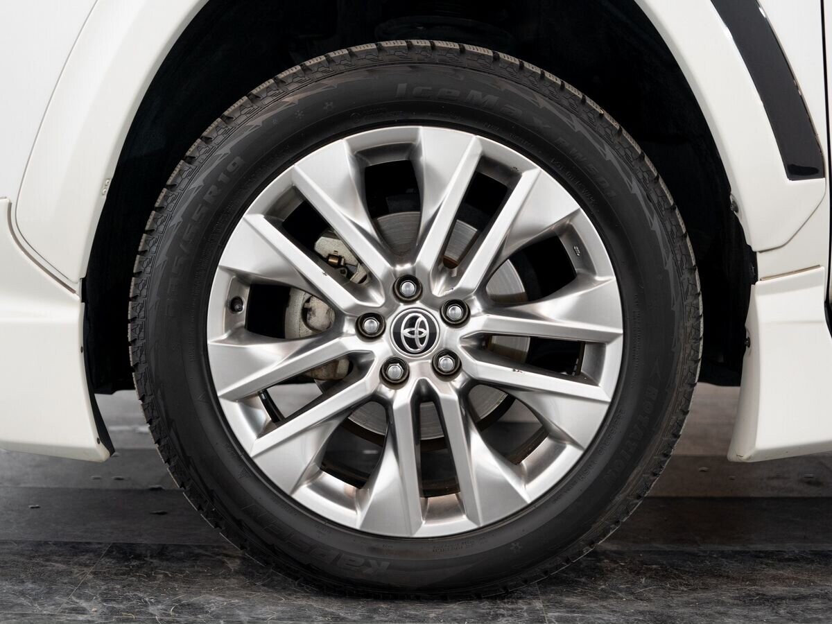 Toyota RAV4 2020 - фото автомобиля