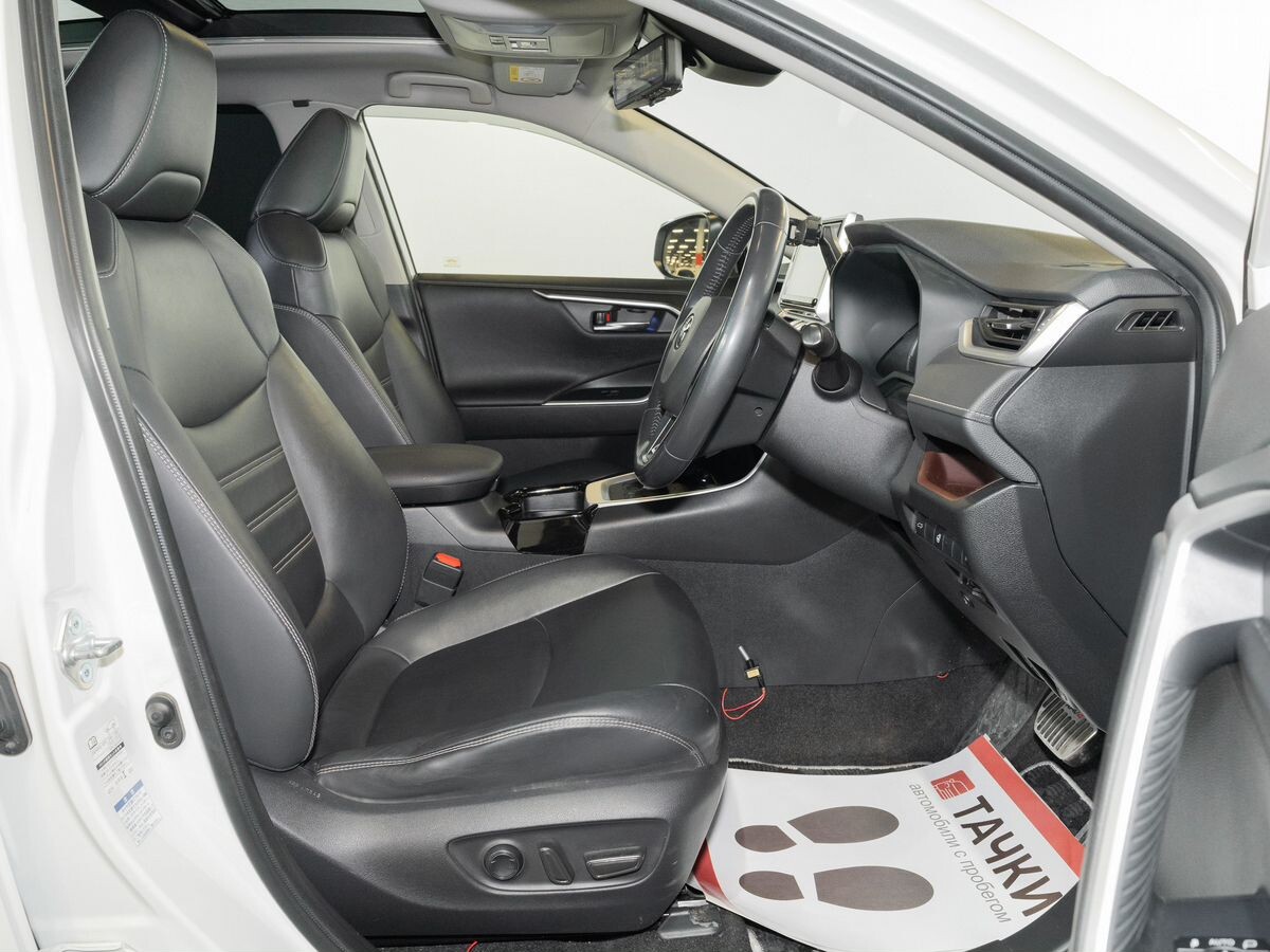 Toyota RAV4 2020 - фото автомобиля