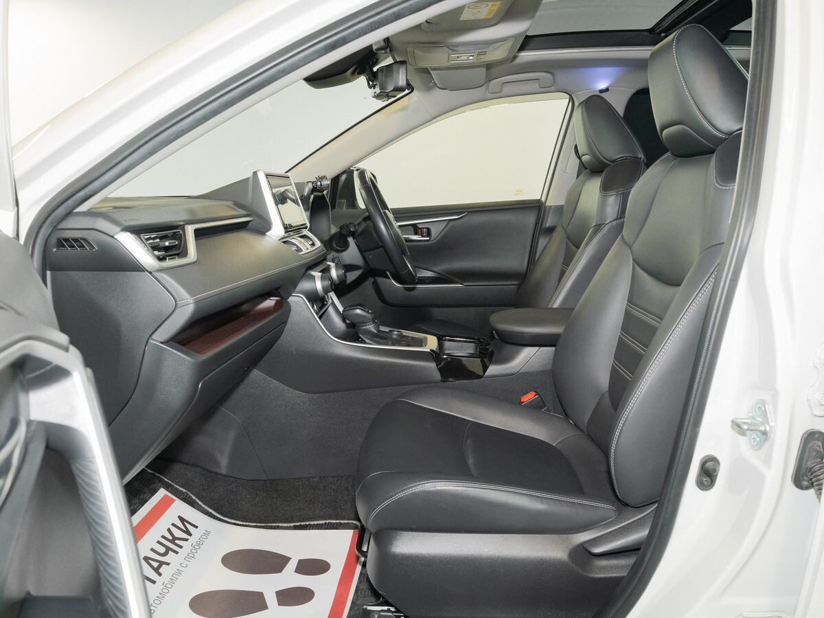 Toyota RAV4 2020 - фото автомобиля