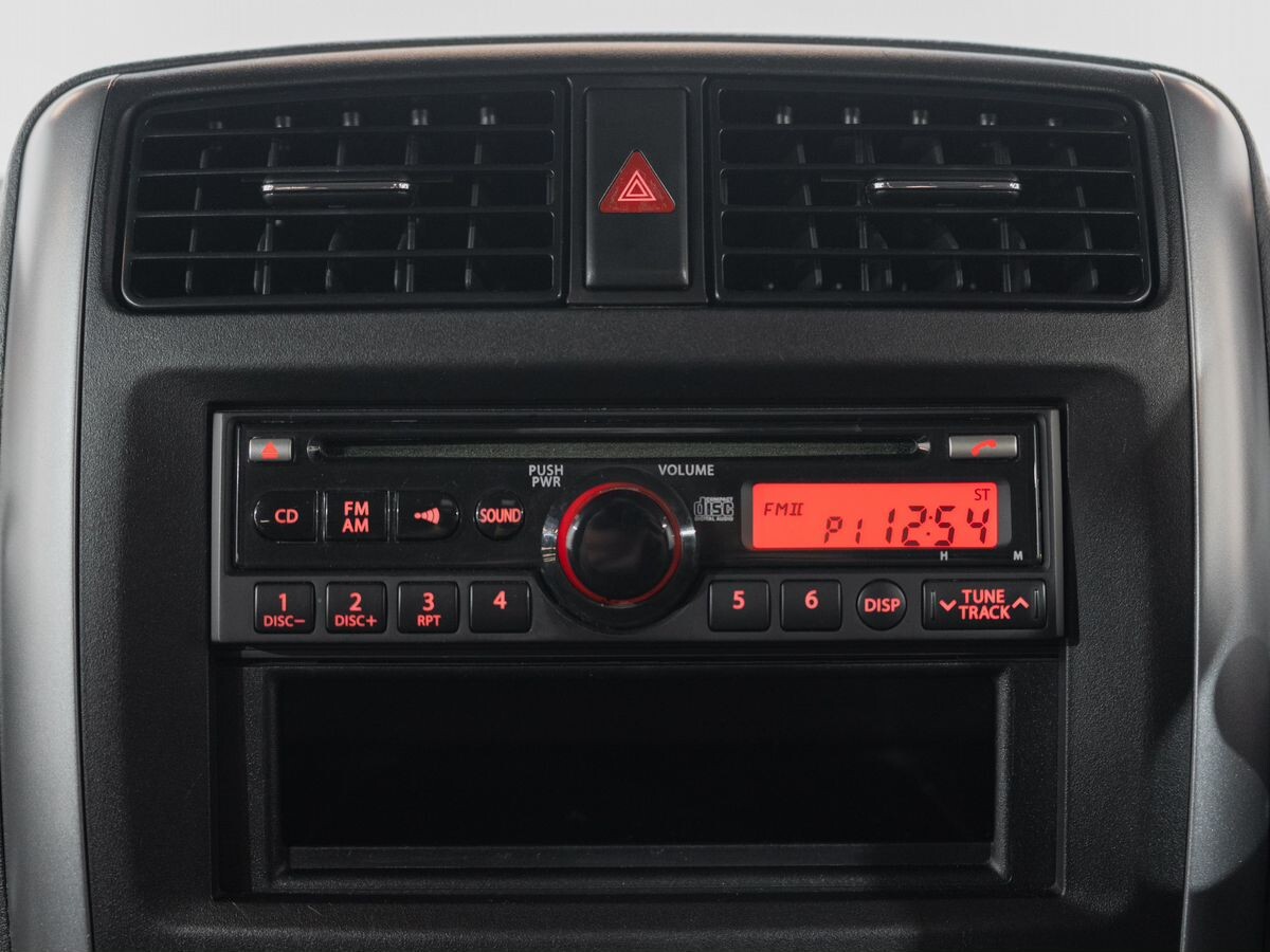 Suzuki Jimny 2011 - фото автомобиля