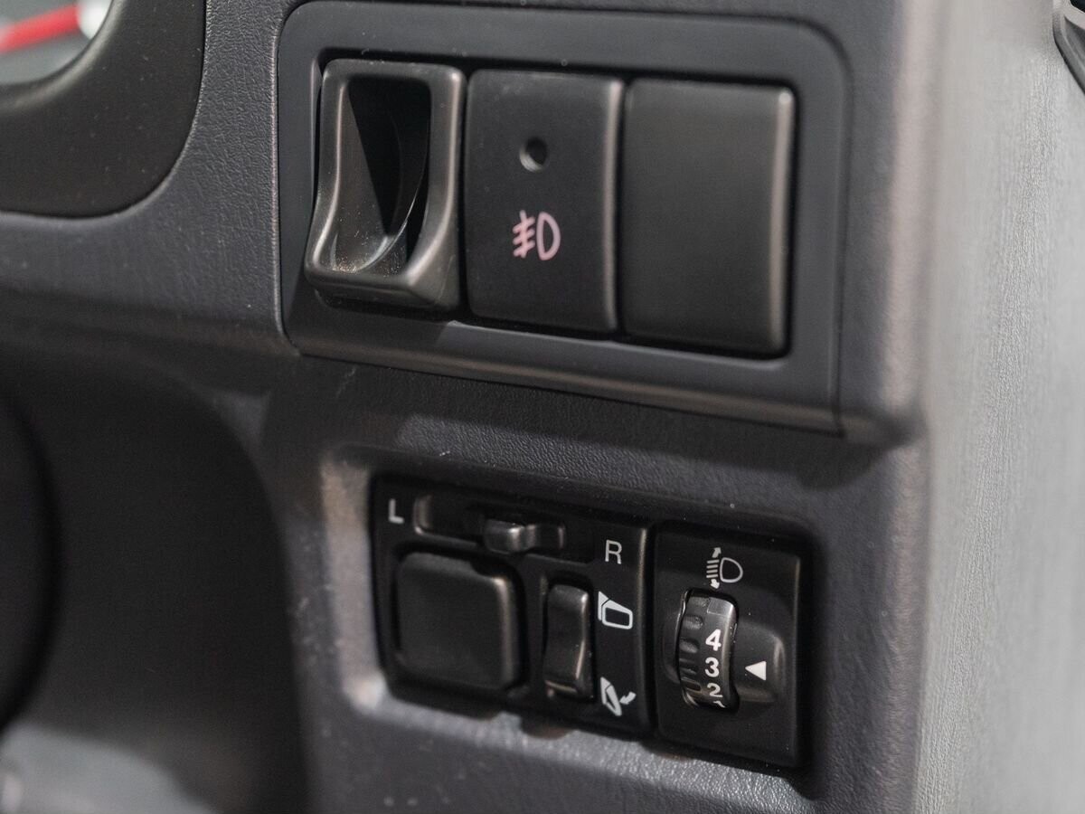 Suzuki Jimny 2011 - фото автомобиля