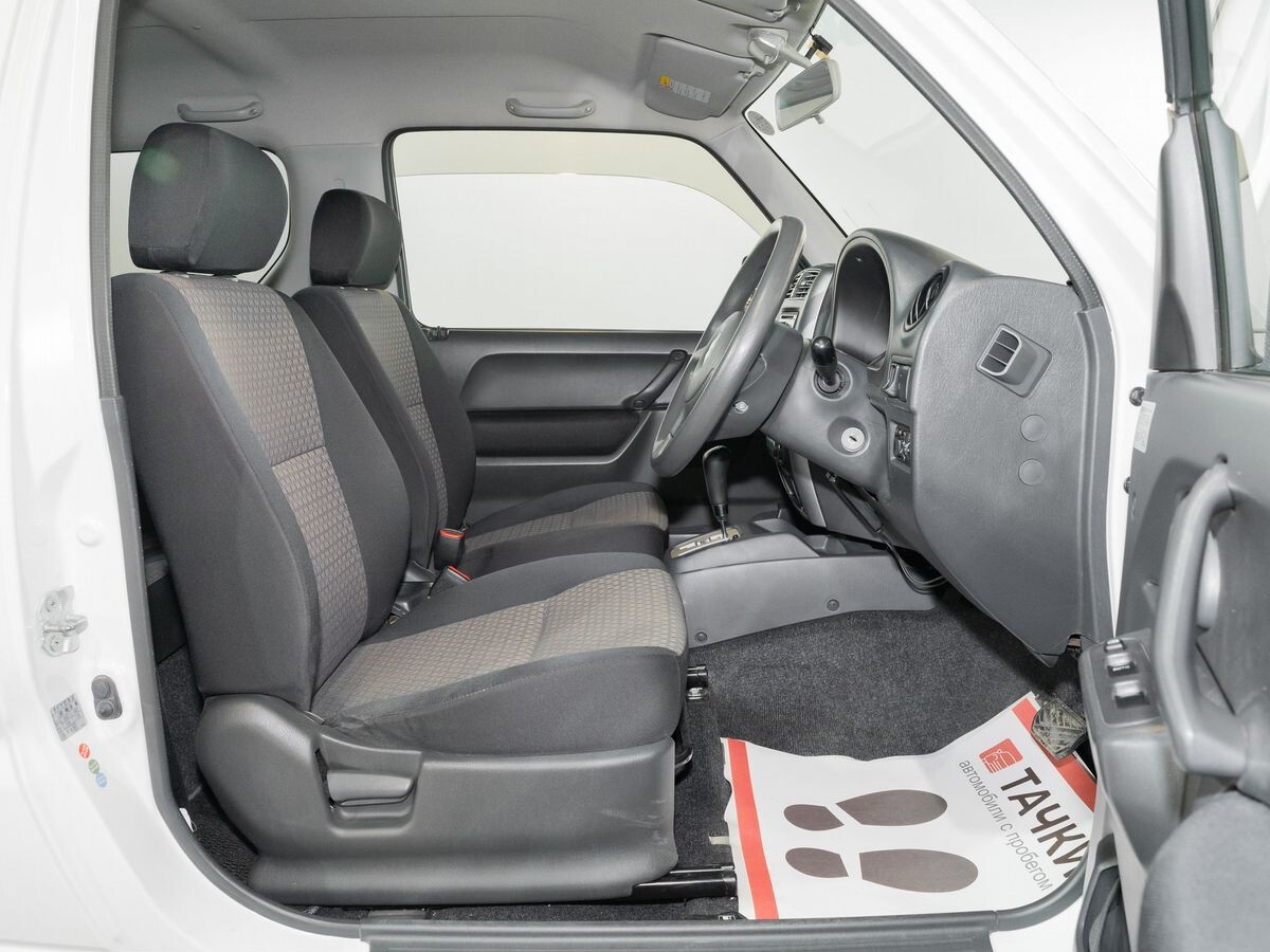 Suzuki Jimny 2011 - фото автомобиля