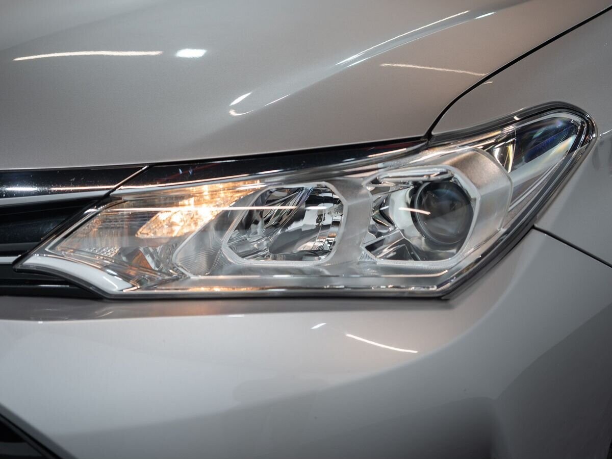 Toyota Corolla 2018 - фото автомобиля