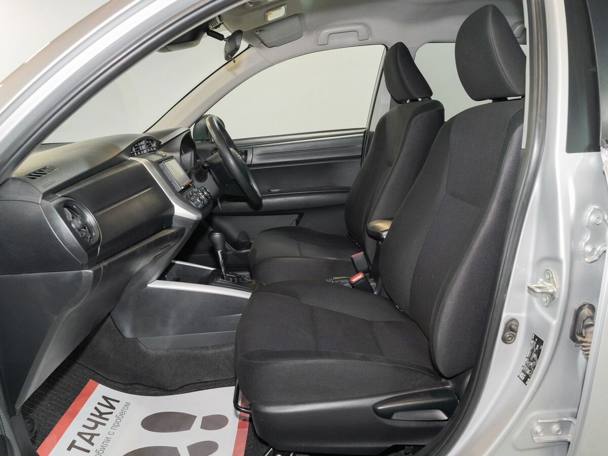 Toyota Corolla 2018 - фото автомобиля