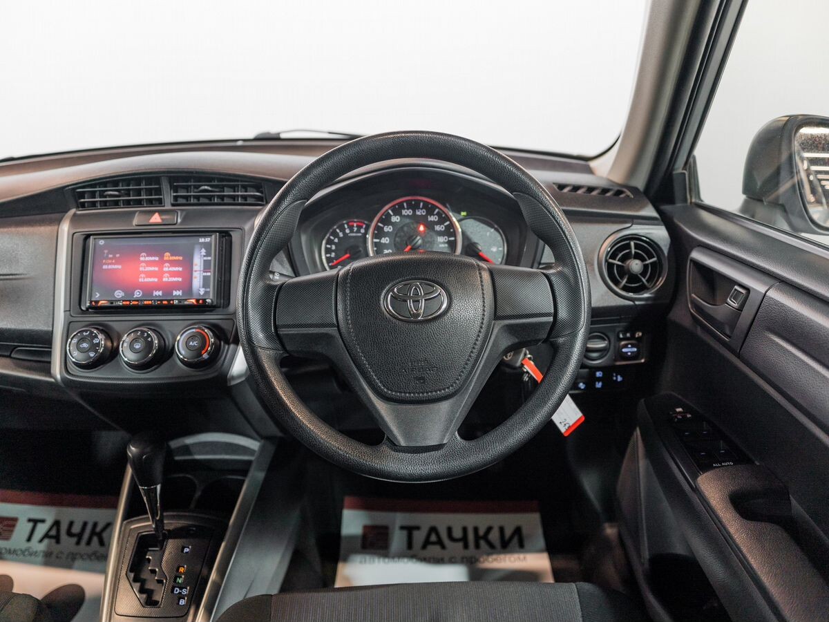 Toyota Corolla 2018 - фото автомобиля