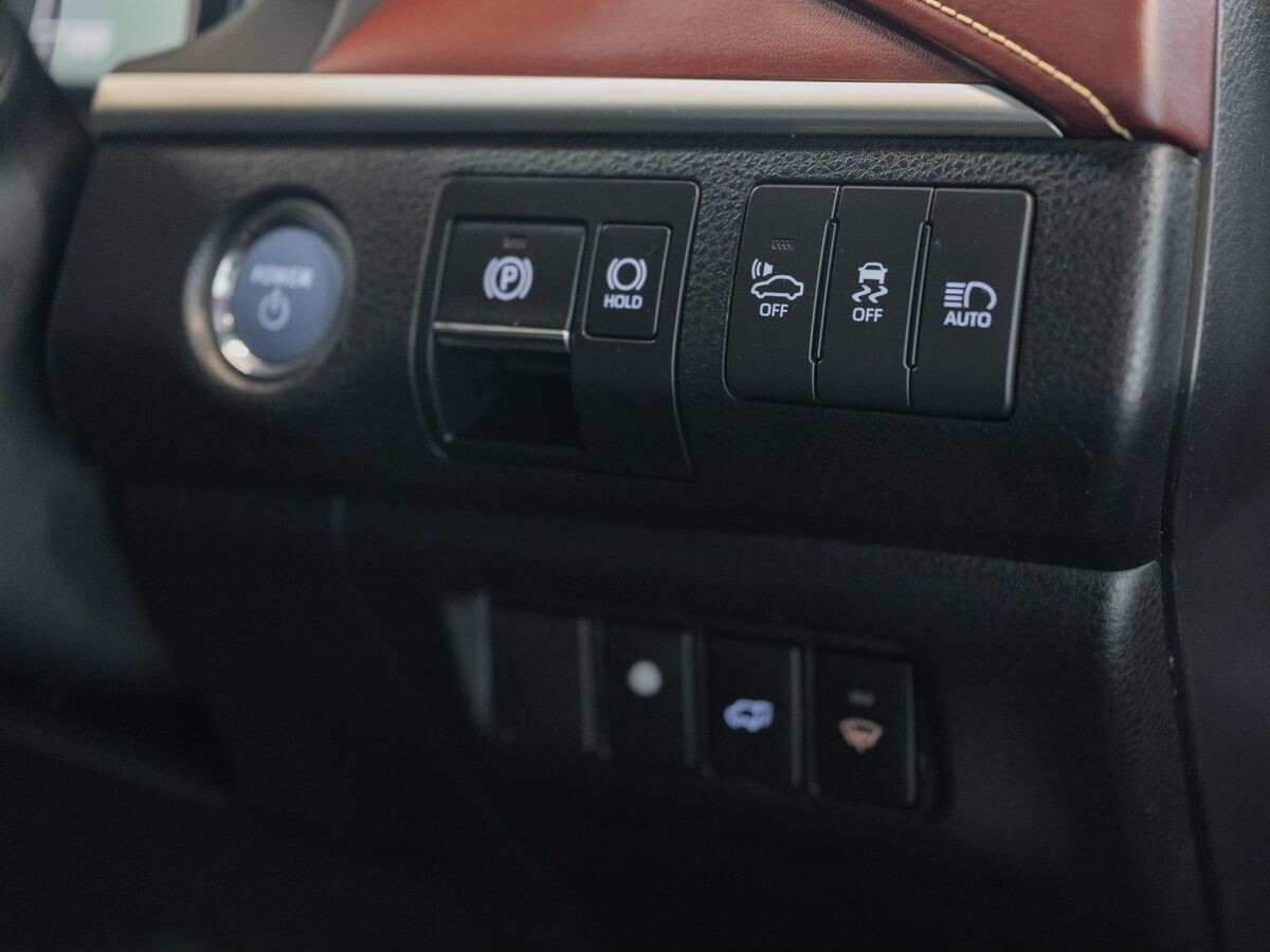 Toyota Harrier 2018 - фото автомобиля