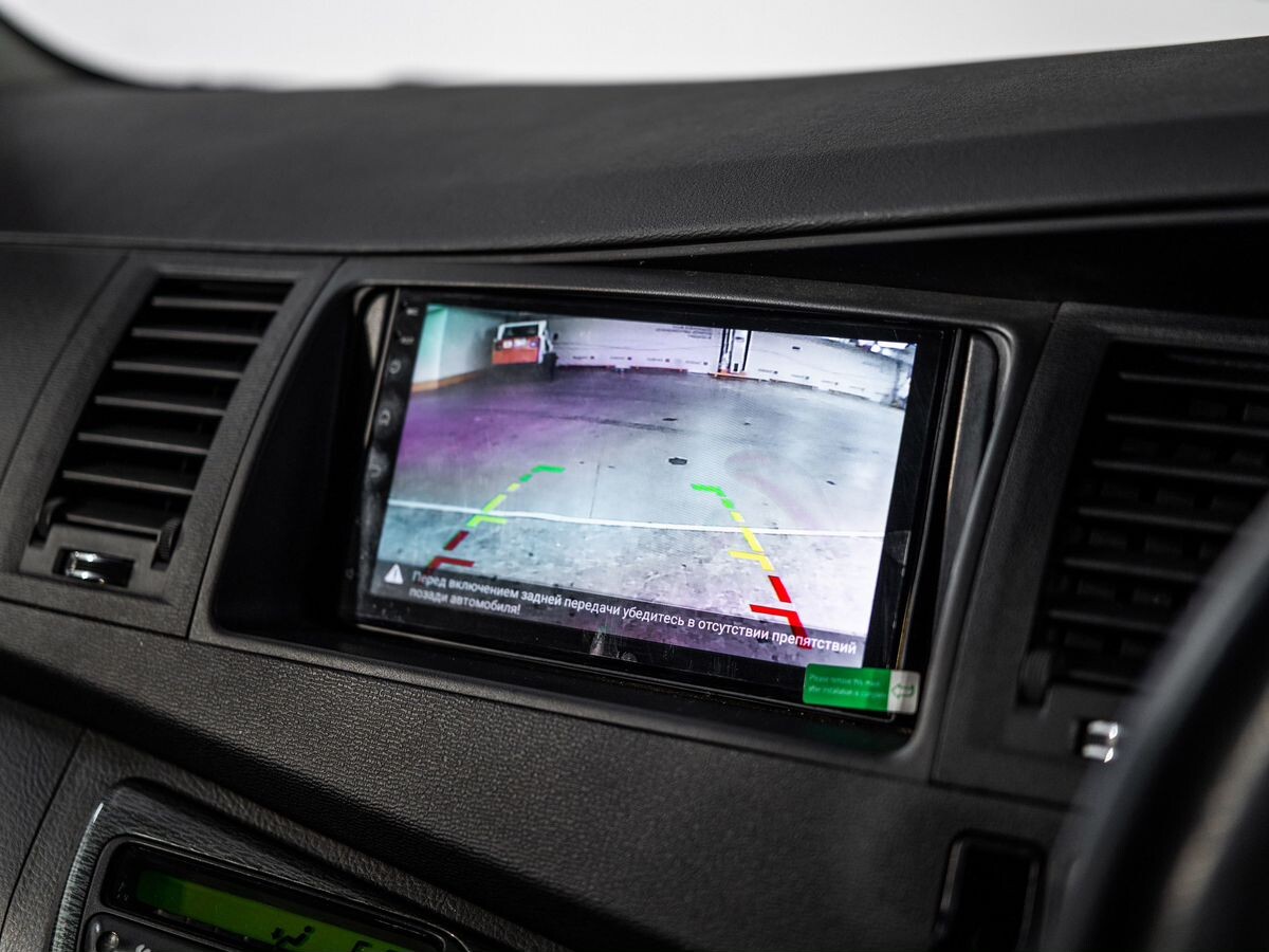 Toyota ISis 2010 - фото автомобиля