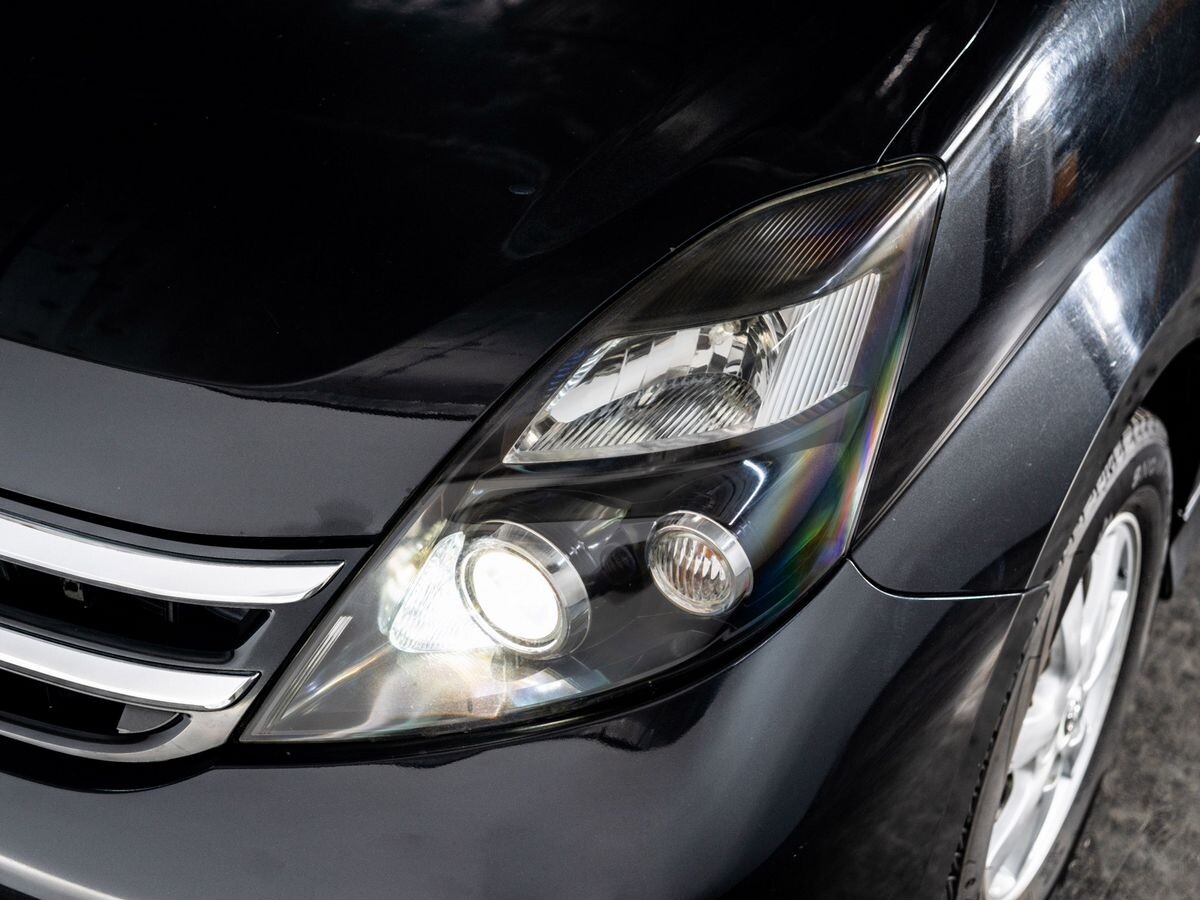 Toyota ISis 2010 - фото автомобиля