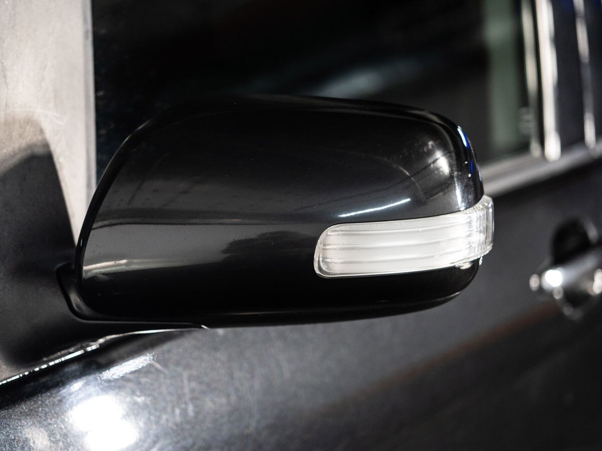 Toyota ISis 2010 - фото автомобиля