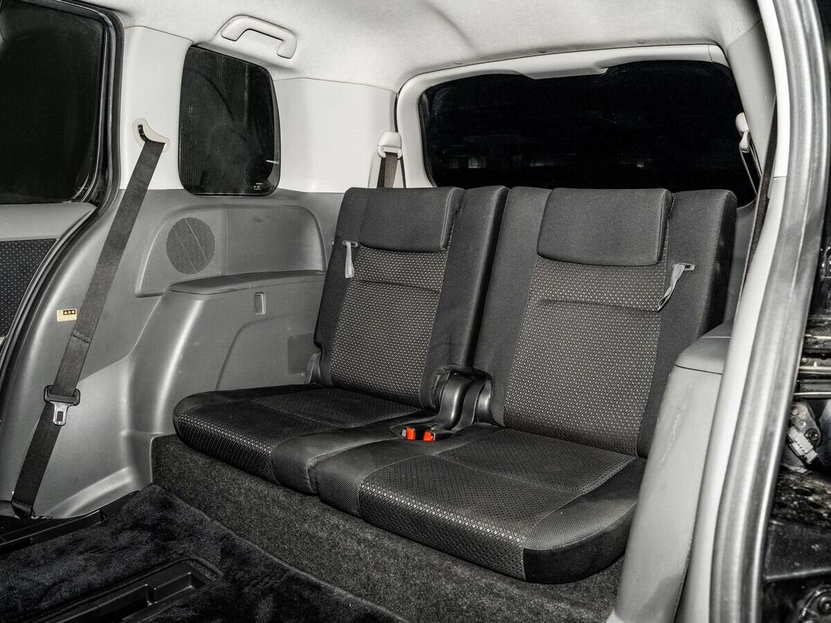 Toyota ISis 2010 - фото автомобиля