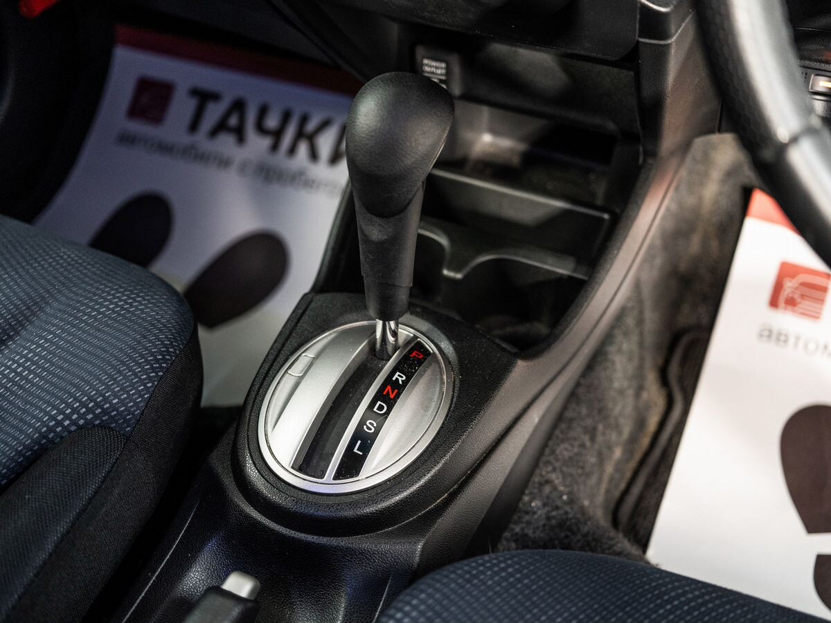 Honda Fit 2011 - фото автомобиля