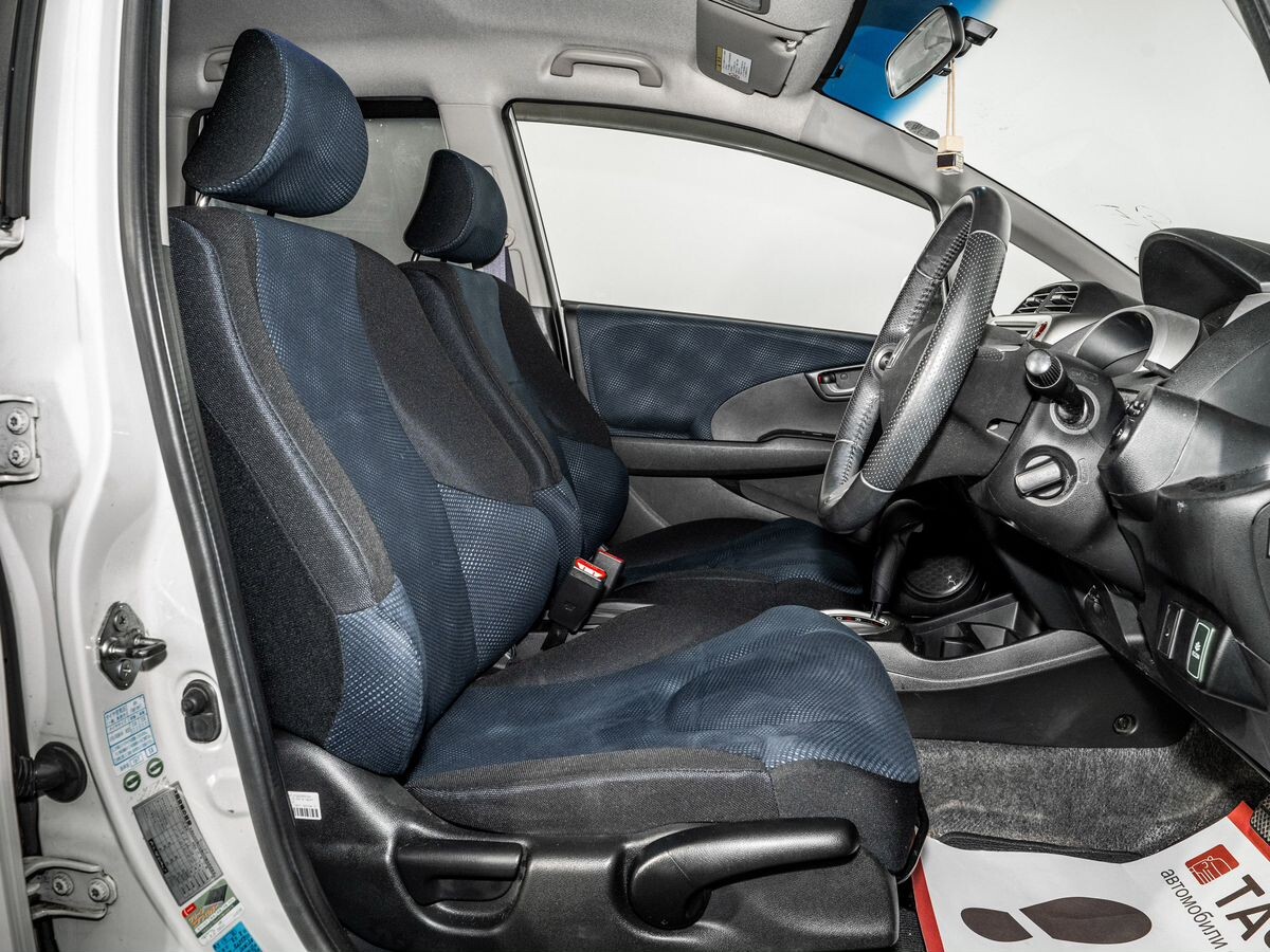 Honda Fit 2011 - фото автомобиля