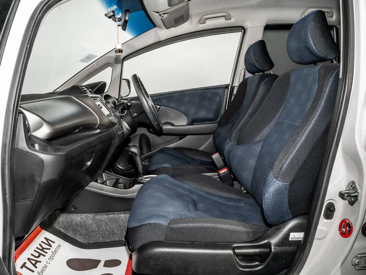 Honda Fit 2011 - фото автомобиля