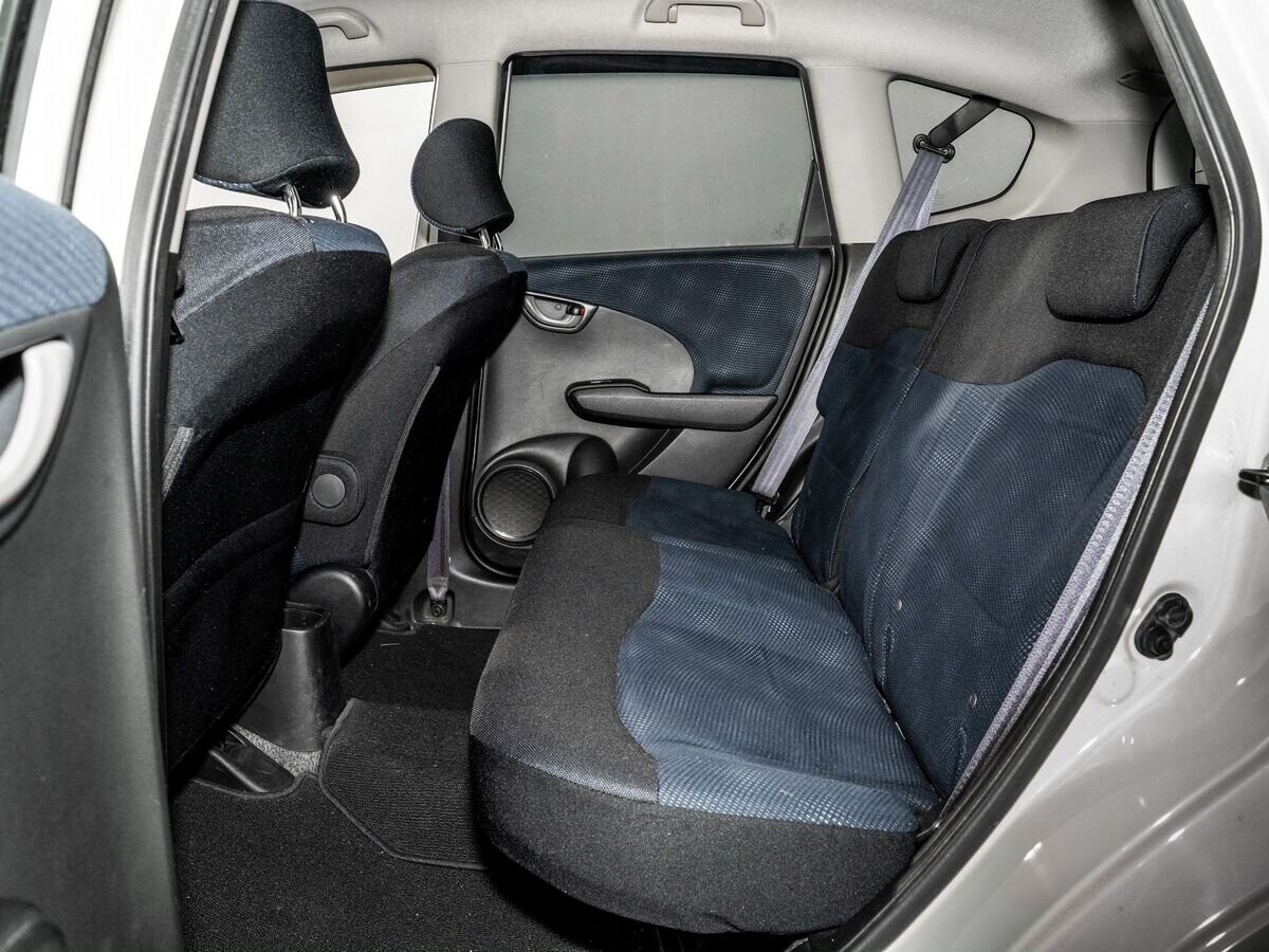 Honda Fit 2011 - фото автомобиля