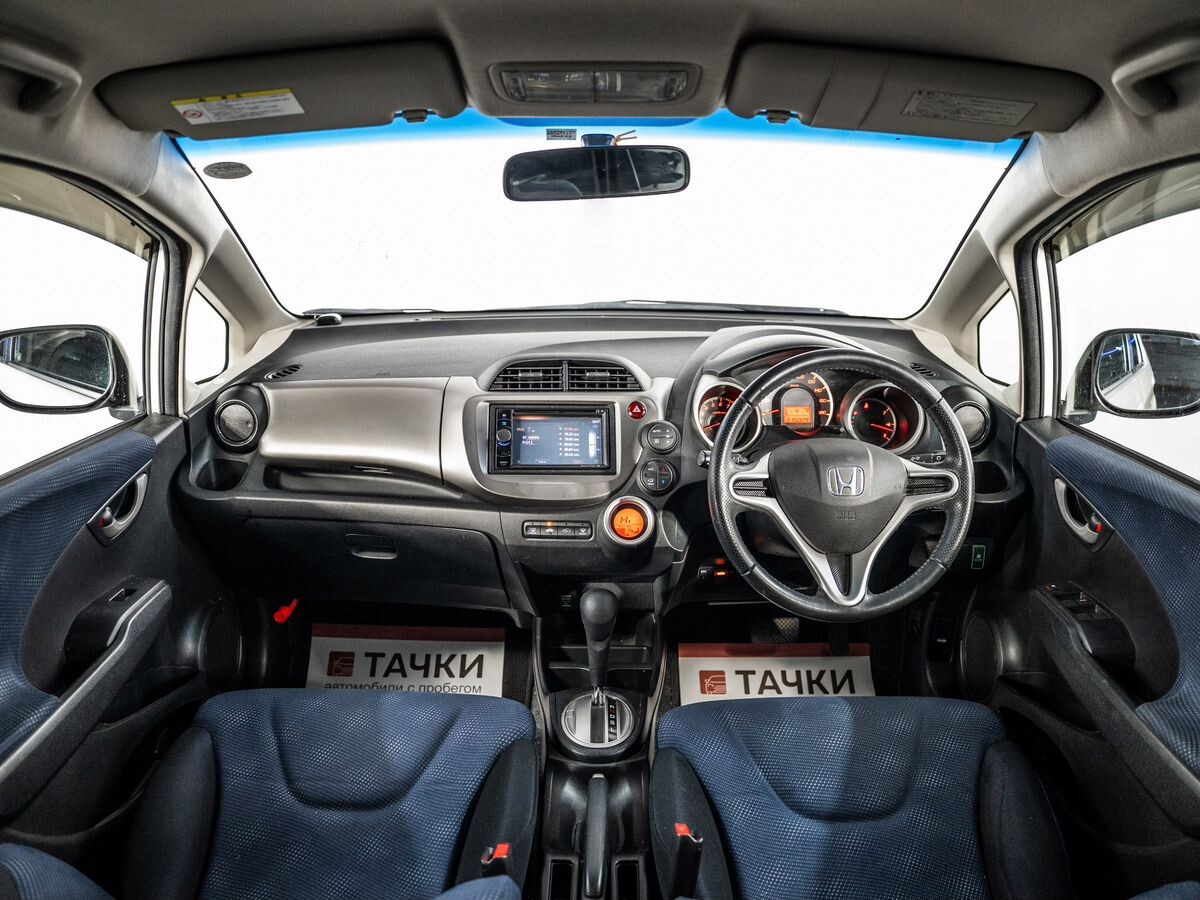 Honda Fit 2011 - фото автомобиля