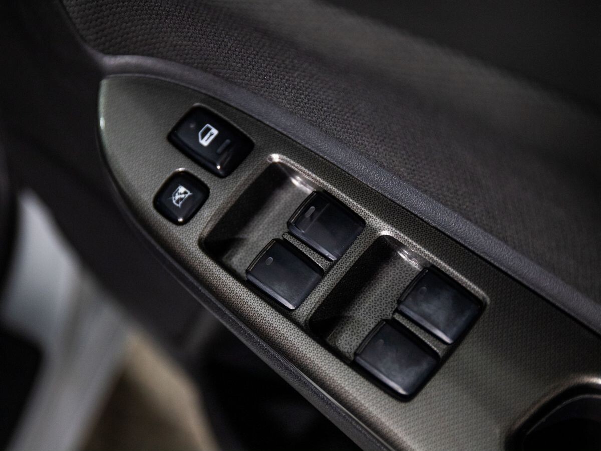 Toyota Wish 2004 - фото автомобиля