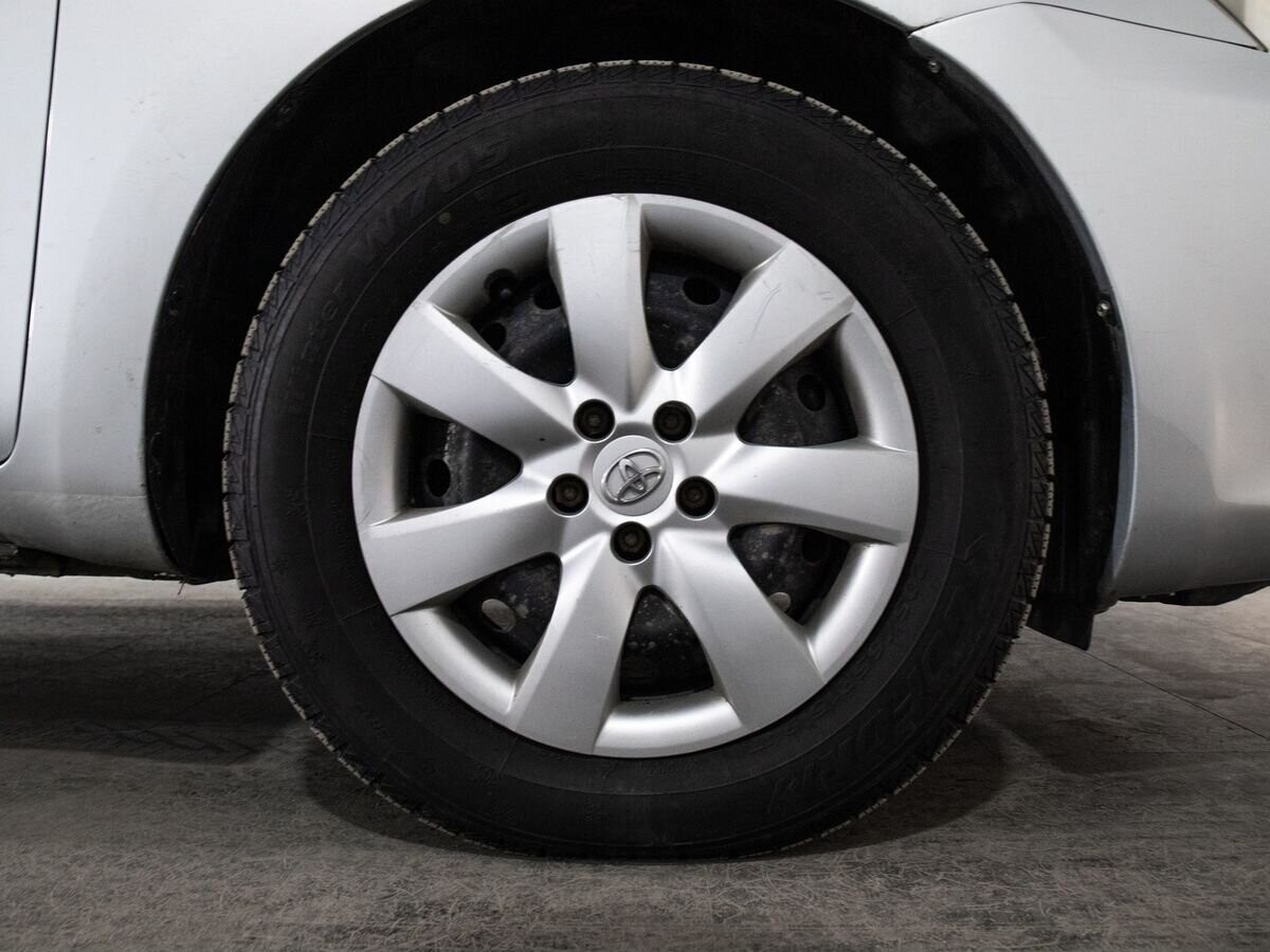 Toyota Wish 2004 - фото автомобиля