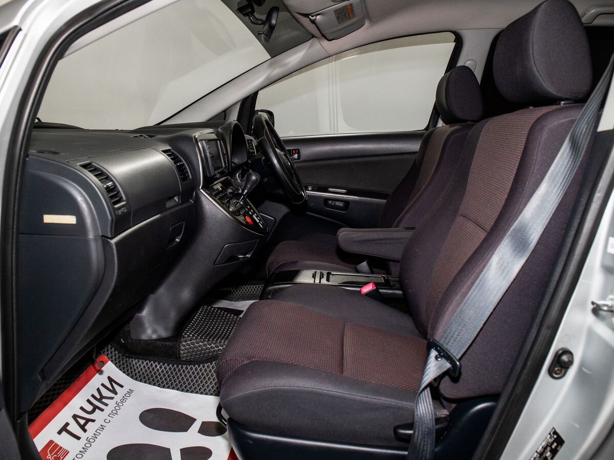 Toyota Wish 2004 - фото автомобиля