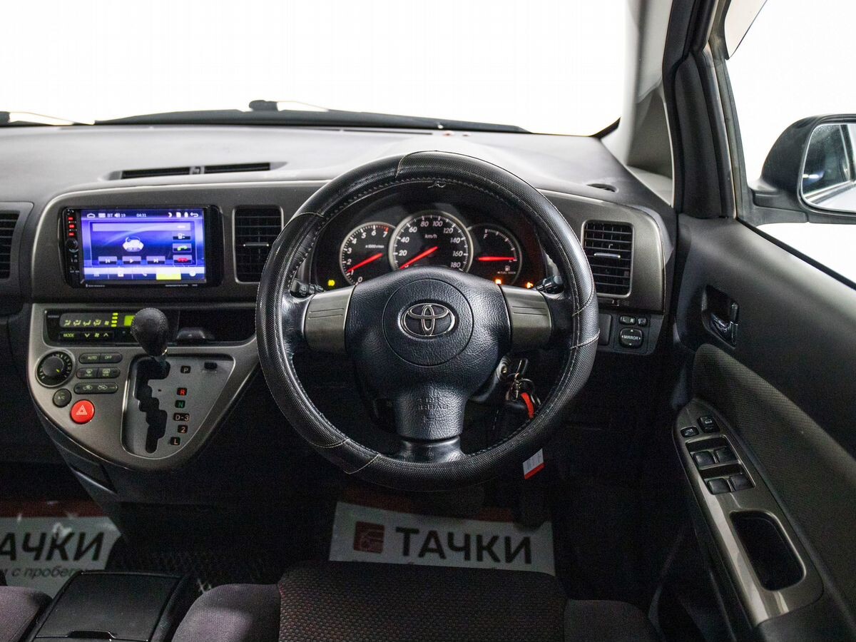 Toyota Wish 2004 - фото автомобиля