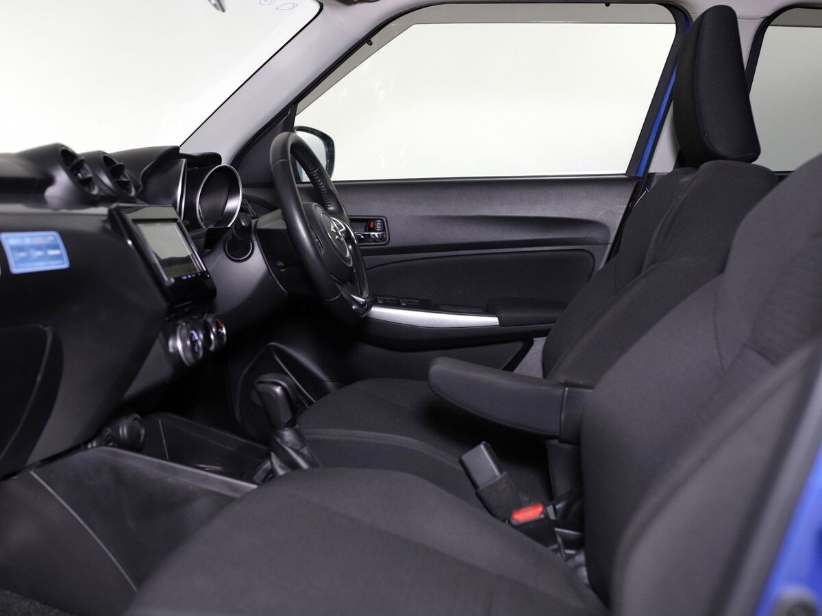 Suzuki Swift 2020 - фото автомобиля