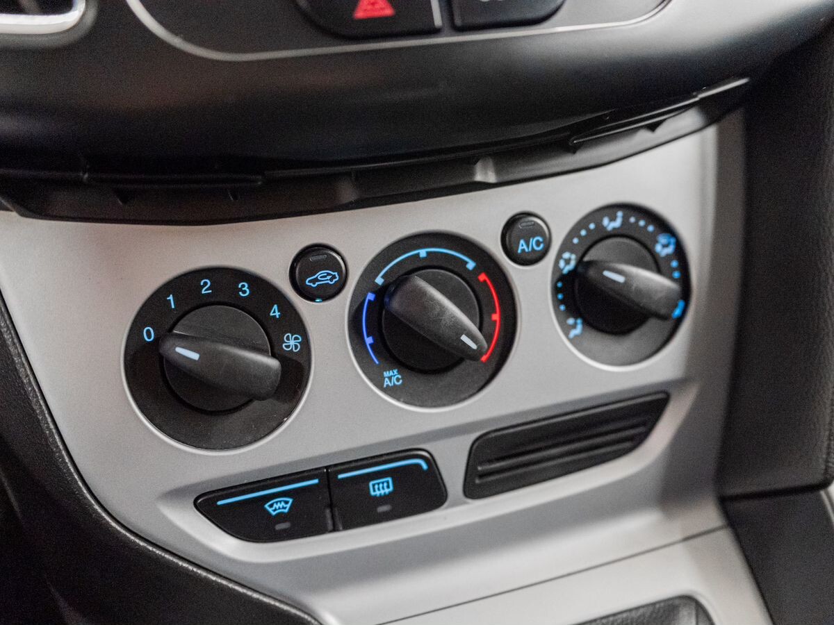 Ford Focus 2012 - фото автомобиля