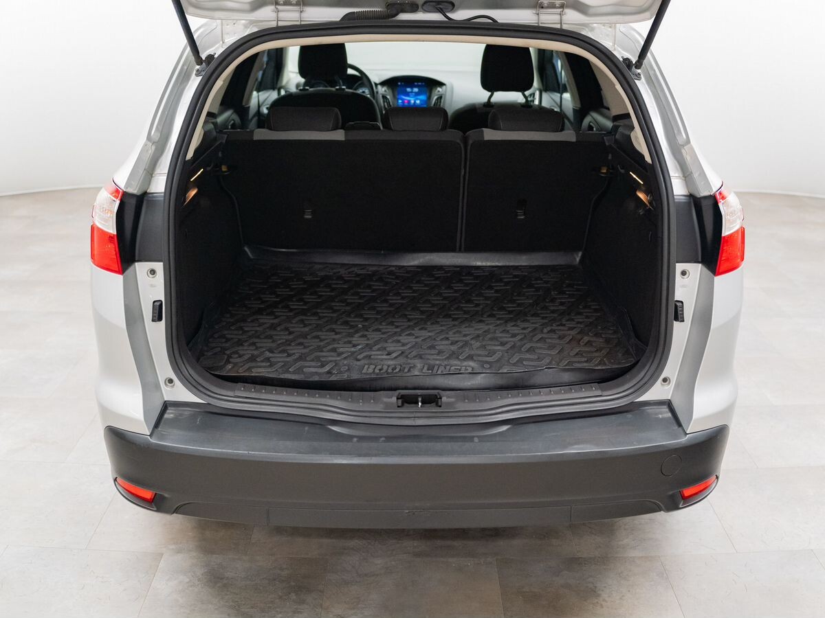 Ford Focus 2012 - фото автомобиля