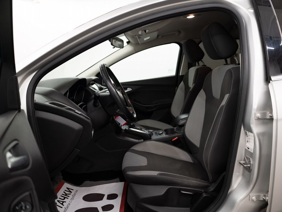 Ford Focus 2012 - фото автомобиля