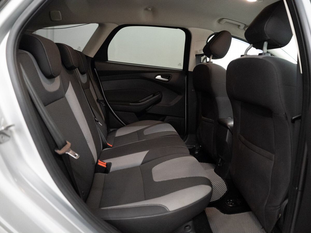 Ford Focus 2012 - фото автомобиля