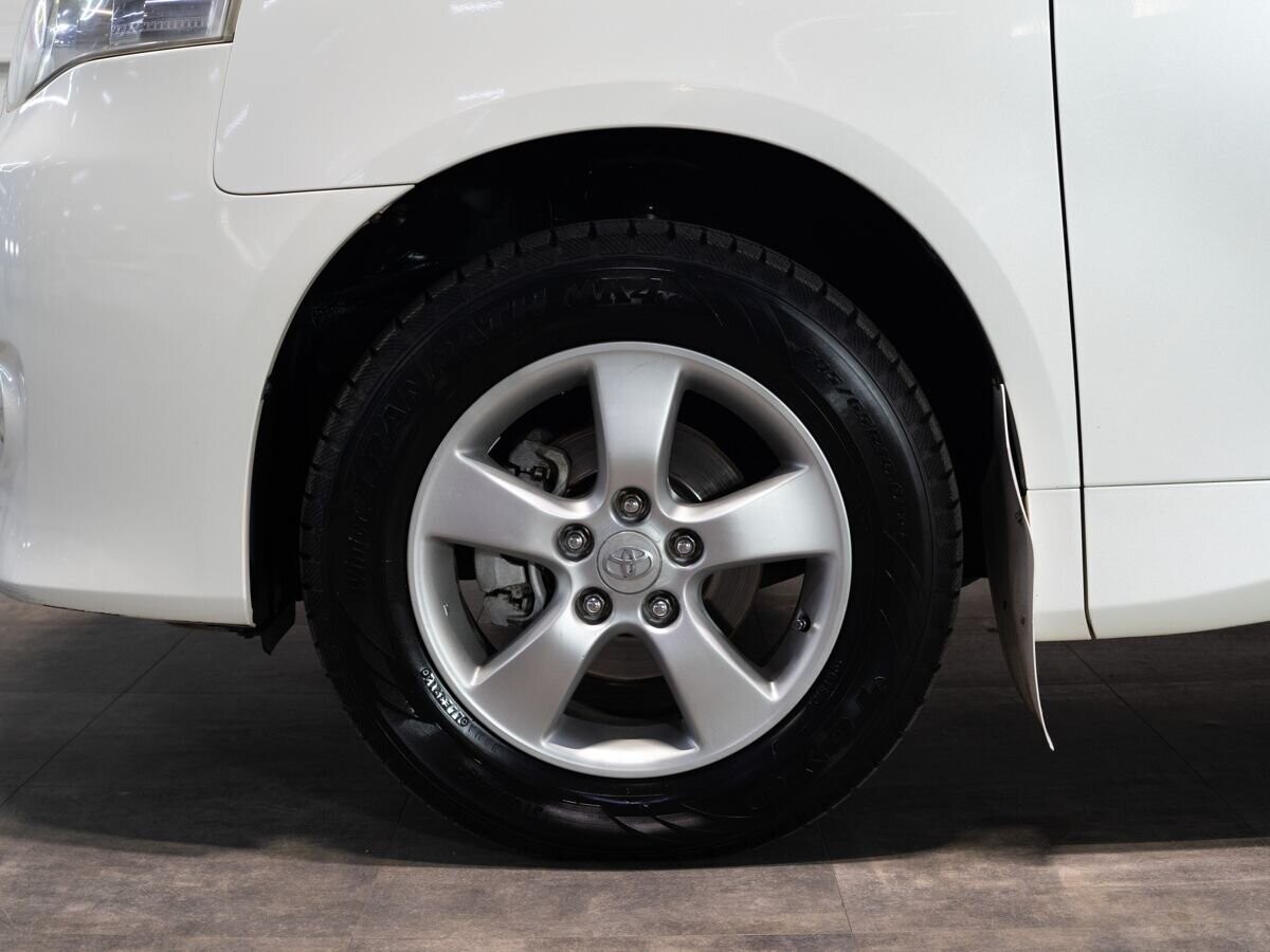 Toyota Noah 2012 - фото автомобиля