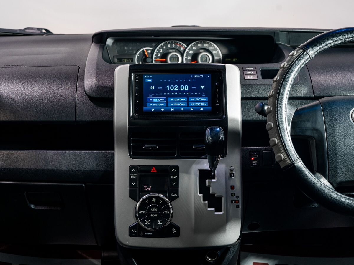 Toyota Noah 2012 - фото автомобиля