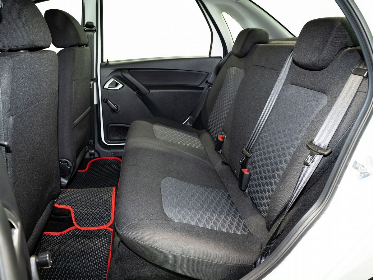 Lada (ВАЗ) Granta 2024 - фото автомобиля